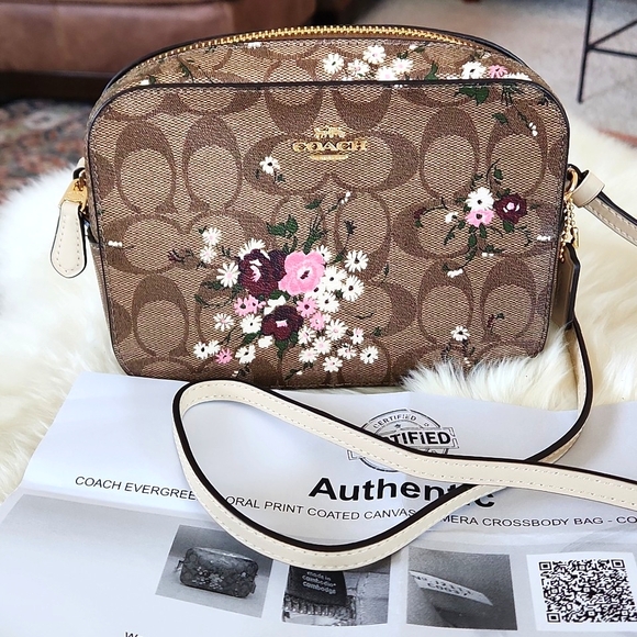 Beautiful Coach Evergreen Wildflower Signatue Camera Style Crossbody Bag 🩷🤎🤍 - Picture 1 of 16